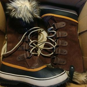 Women's Joan Of Arctic Boots Size 9